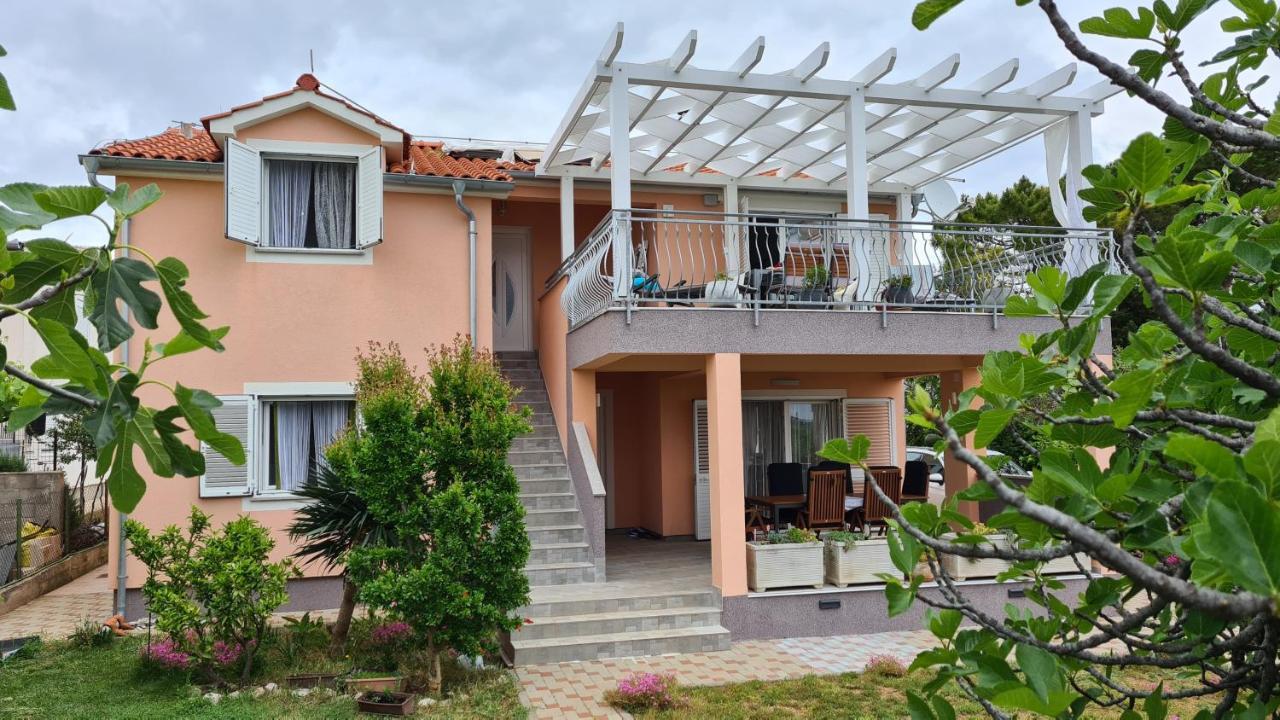 Apartmani Villa Lilliana ตรีบูนย์ ภายนอก รูปภาพ
