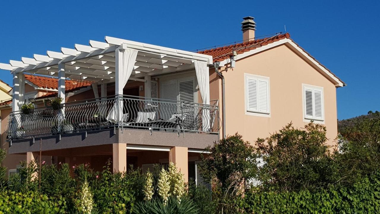 Apartmani Villa Lilliana ตรีบูนย์ ภายนอก รูปภาพ